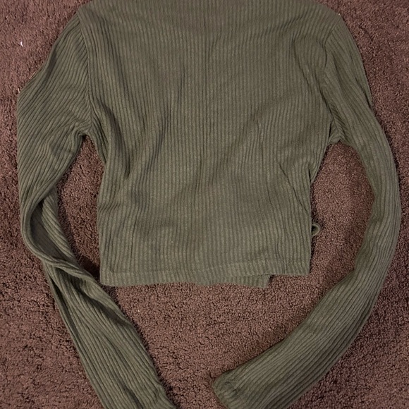 No Boundaries Crop Top - Picture 2 of 3